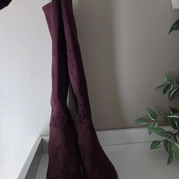 Michael Kors Women's Burgundy Suede Boots Size 6 - Picture 3 of 16
